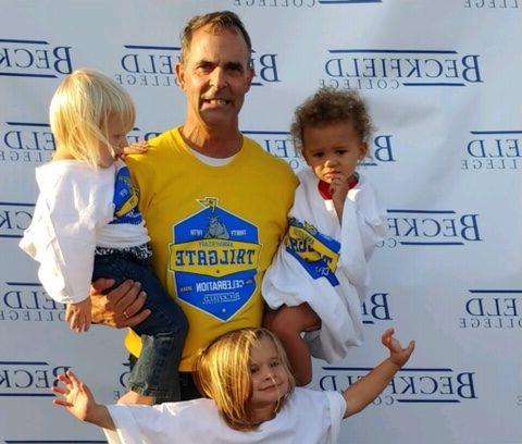 Beckfield大学 Student with his children at the Tailgate Celebration - Beckfield大学 - 弗洛伦斯, KY